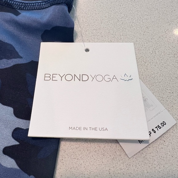 Beyond Yoga Navy Blue High-rise Camo Biker Shorts, Size S, NWT - Picture 3 of 7